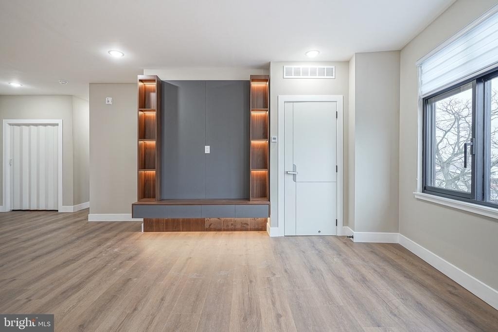 4432 Wingate Street - Photo 5