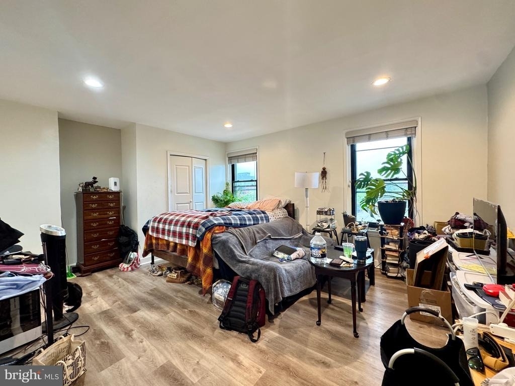 2226 Fairmount Avenue - Photo 2