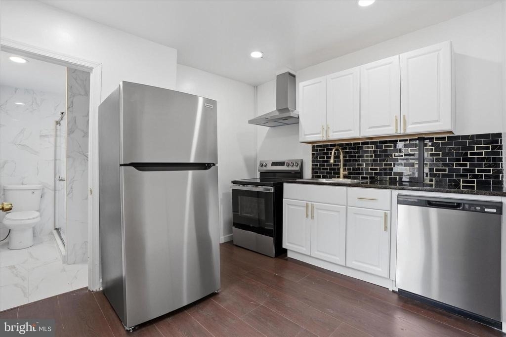250 E Girard Avenue - Photo 0