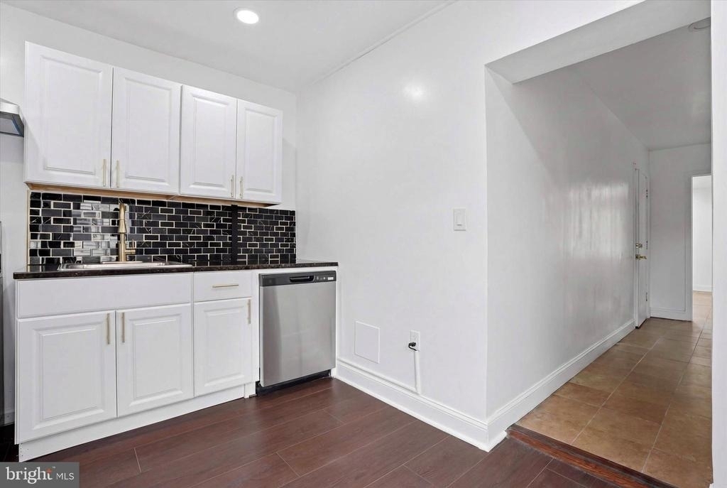 250 E Girard Avenue - Photo 9