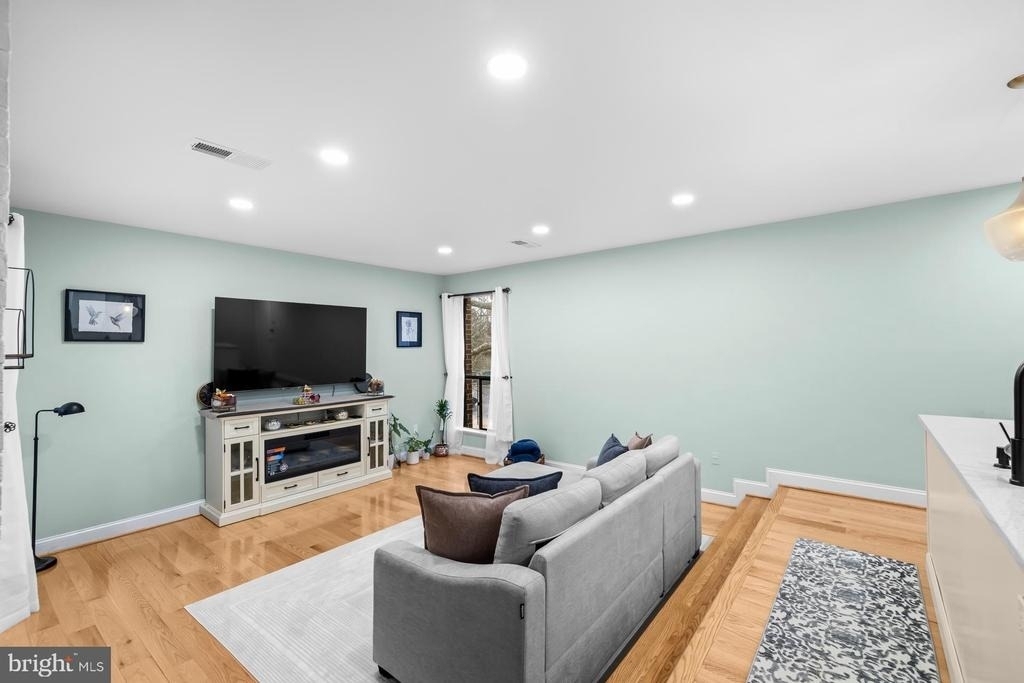9820 Georgia Avenue - Photo 8