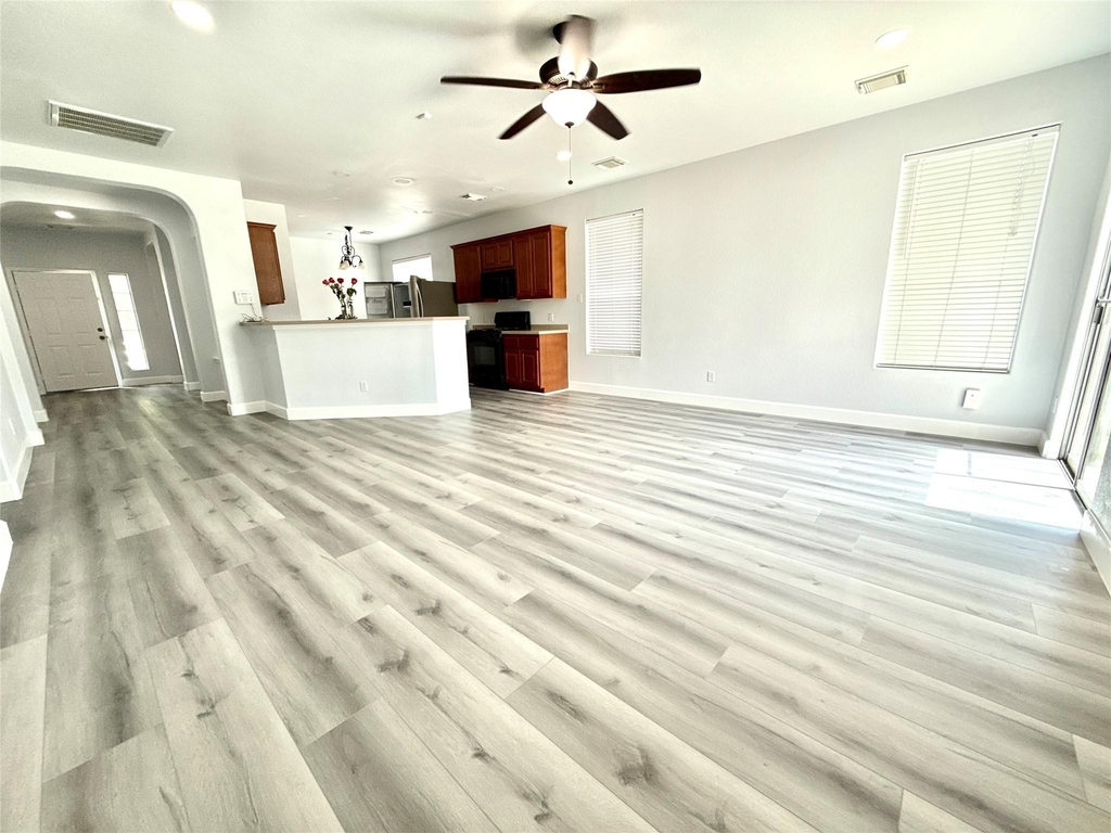 1713 Bowerton Dr - Photo 2