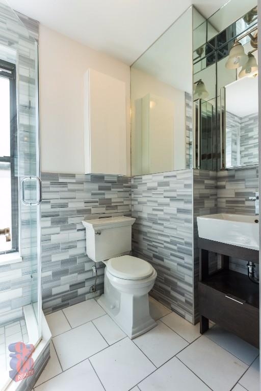 1590 Lexington Avenue - Photo 2