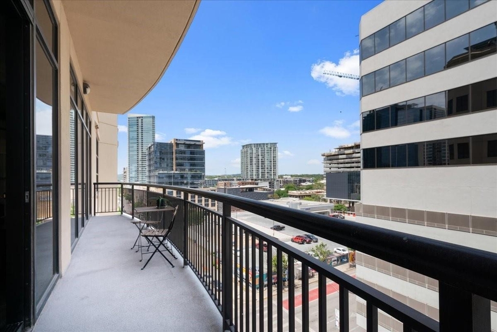311 W 5th St - Photo 10