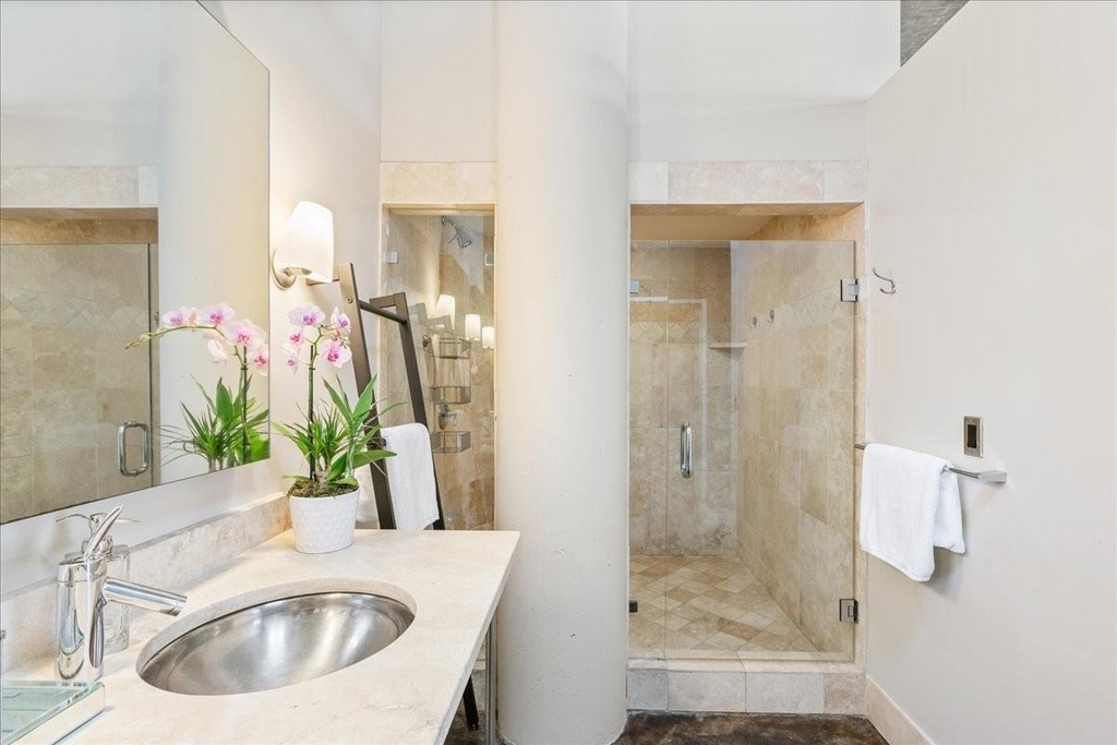 311 W 5th St - Photo 8