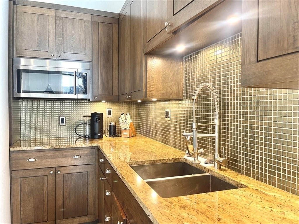311 W 5th St - Photo 3