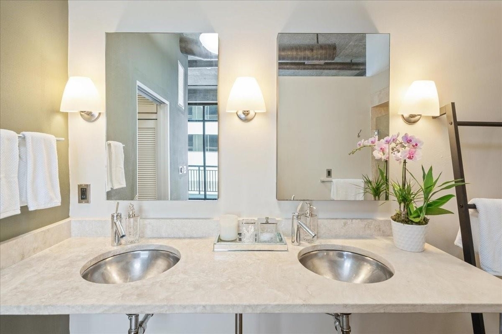 311 W 5th St - Photo 6