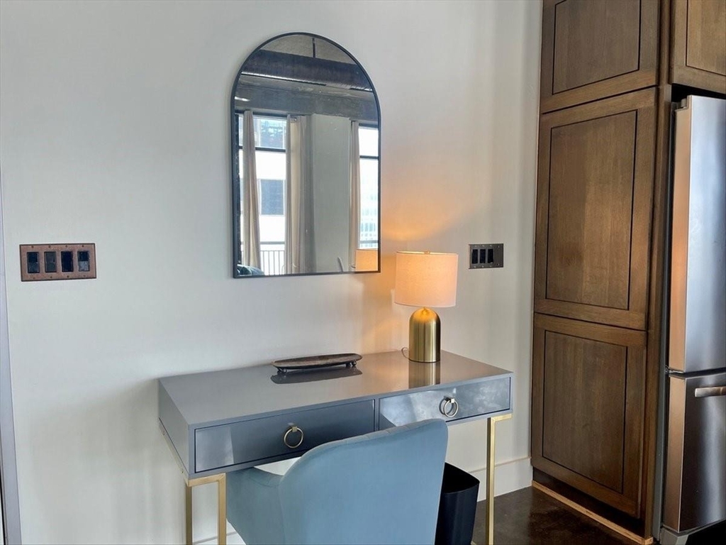311 W 5th St - Photo 5