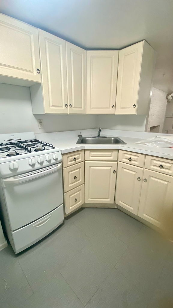 424 East 11th Street - Photo 4