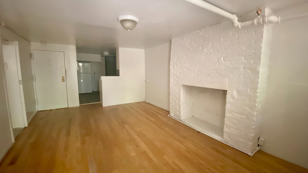 424 East 11th Street - Photo 0
