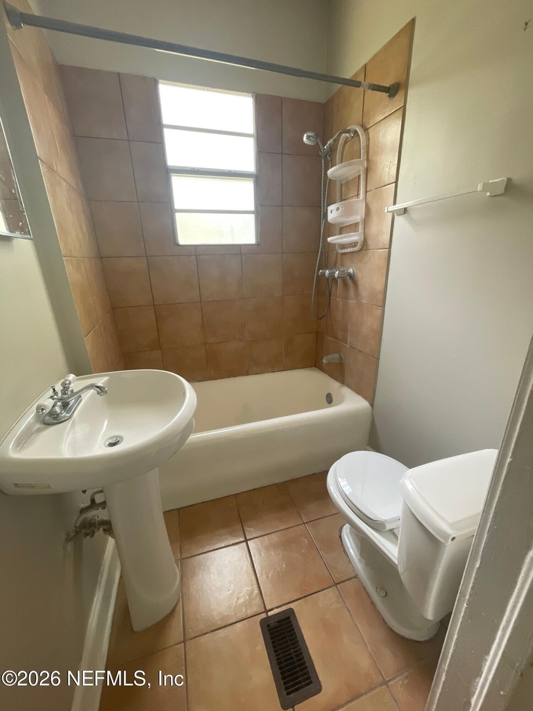 2752 Herschel Street - Photo 5