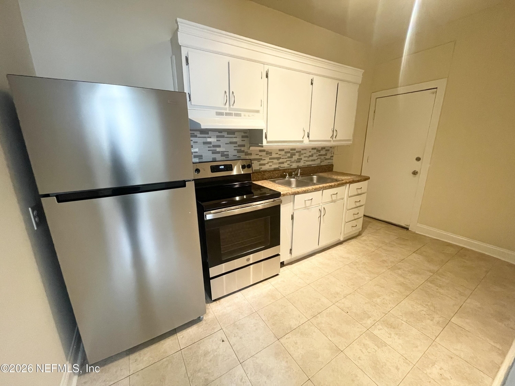 2752 Herschel Street - Photo 3