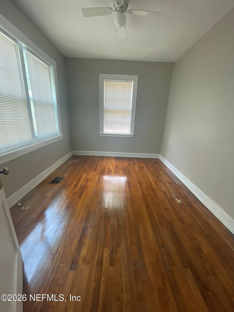 2752 Herschel Street - Photo 4