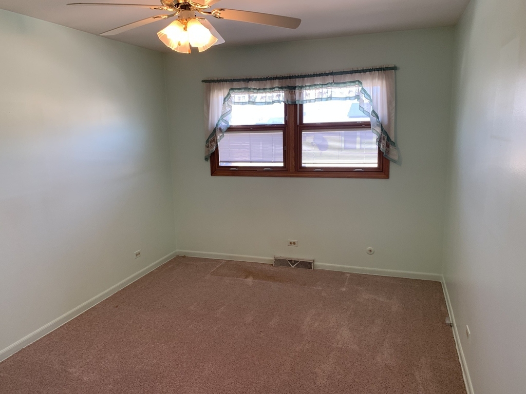 7609 Hayenga Lane - Photo 9