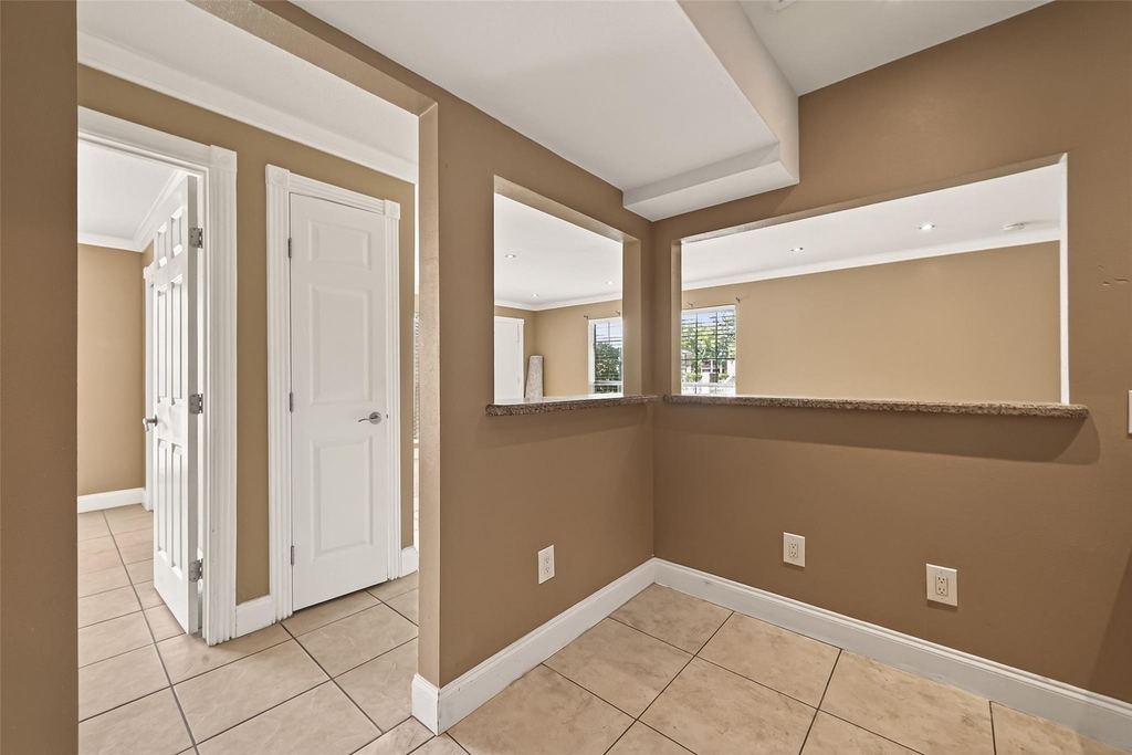 2201 Fountain View Drive - Photo 9