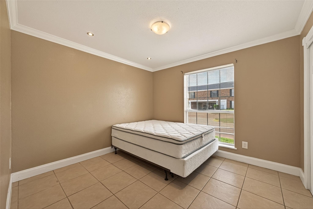 2201 Fountain View Drive - Photo 11
