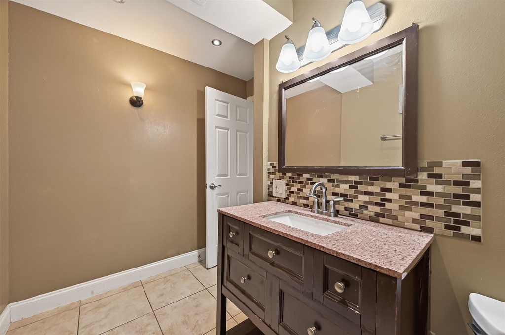 2201 Fountain View Drive - Photo 16