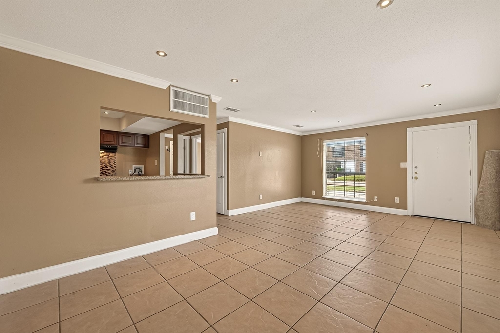 2201 Fountain View Drive - Photo 3