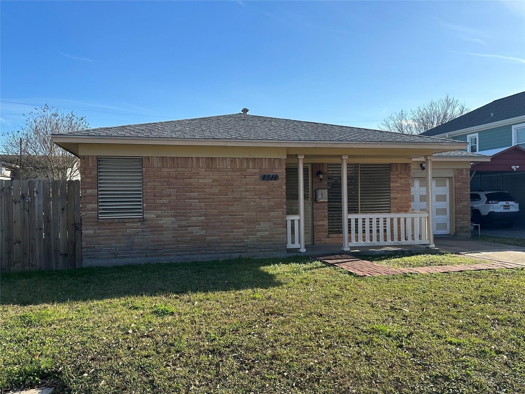 4511 Avenue R 1/2 - Photo 2