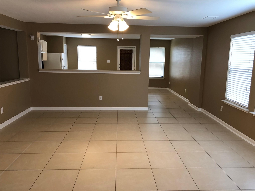 19615 Hollington Drive - Photo 2