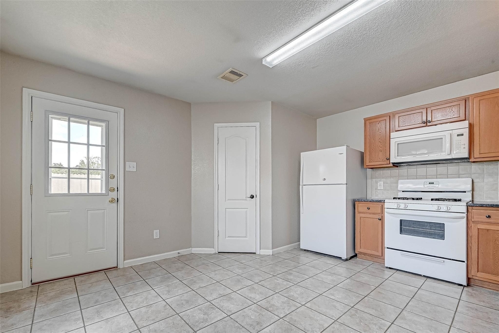 22138 Orchard Dale Drive - Photo 7