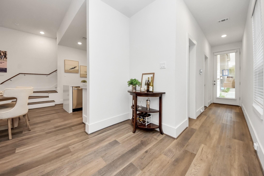 7504 Carver Road - Photo 4