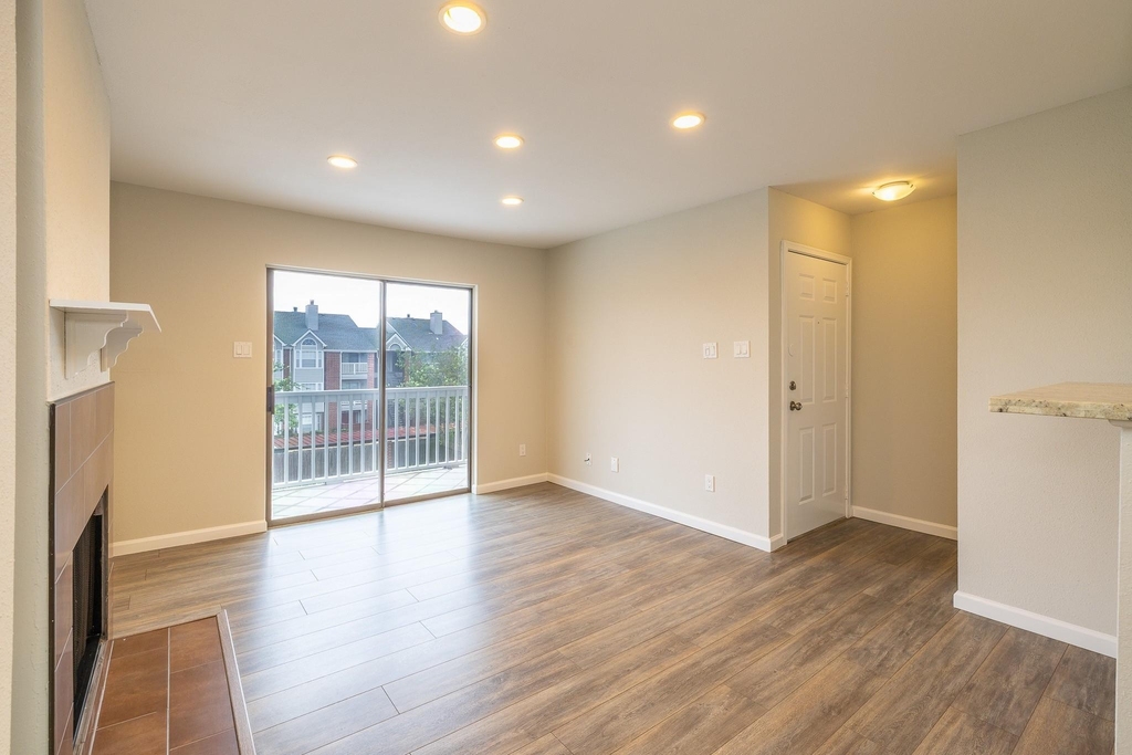 2750 Holly Hall Street - Photo 18