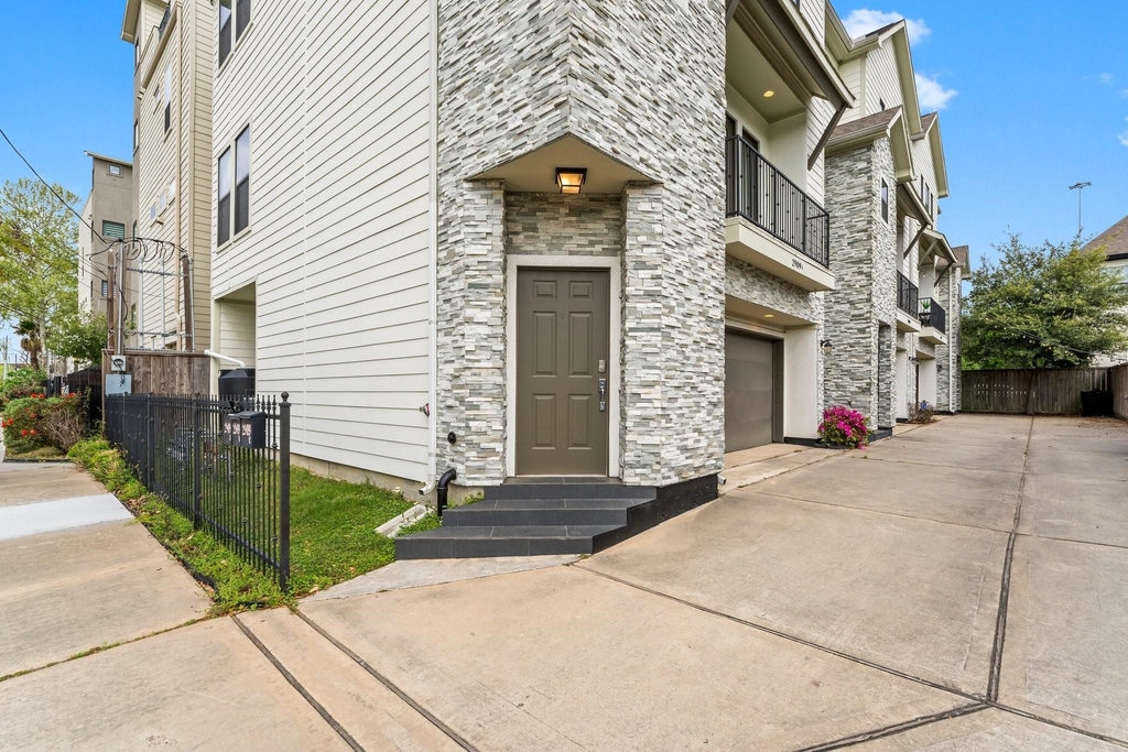 2909 Gillespie Street - Photo 5