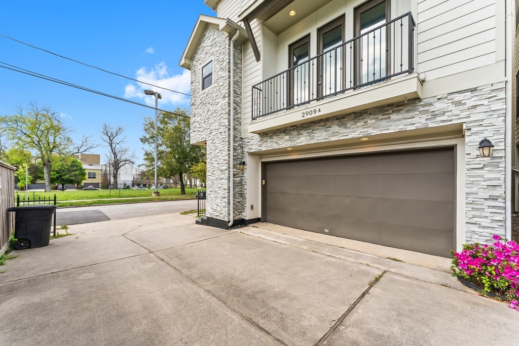 2909 Gillespie Street - Photo 6