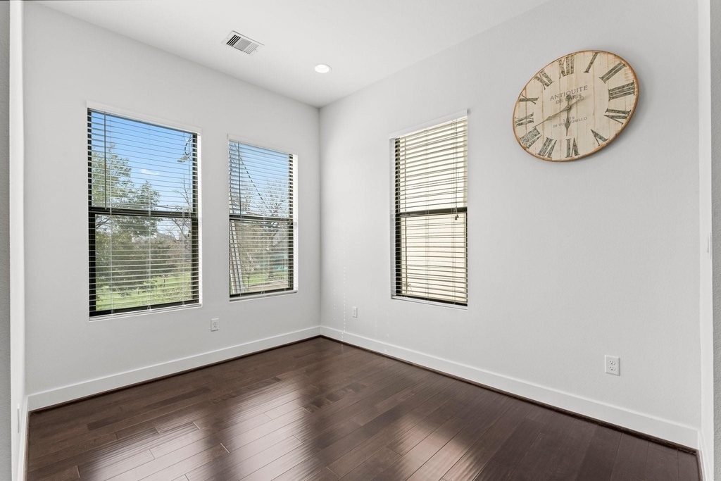 2909 Gillespie Street - Photo 19