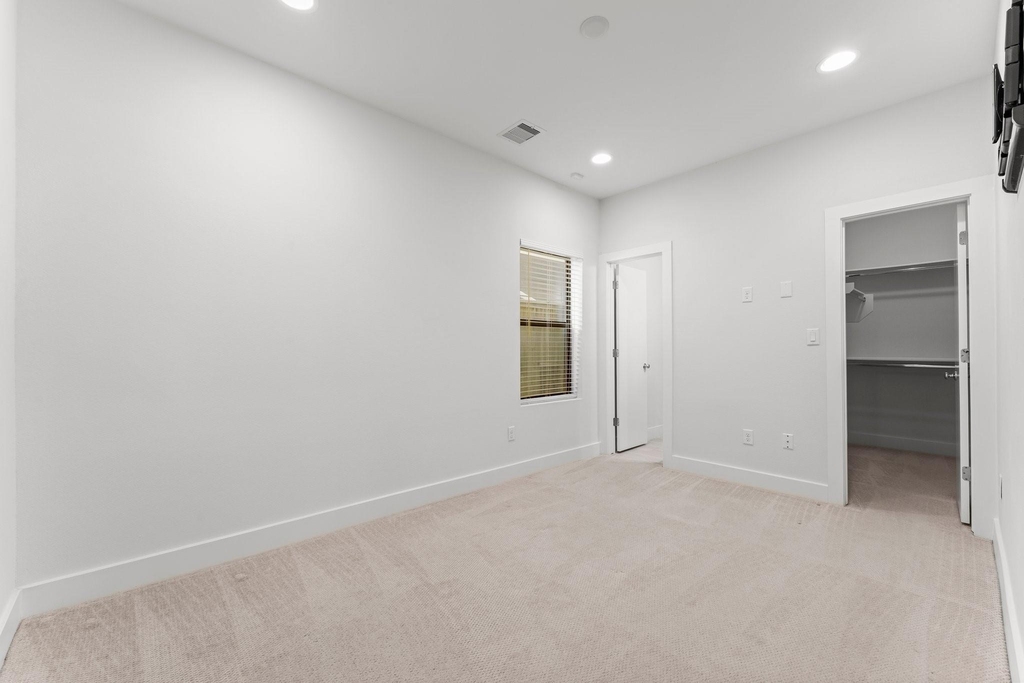 2909 Gillespie Street - Photo 8