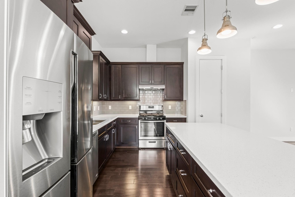 2909 Gillespie Street - Photo 18