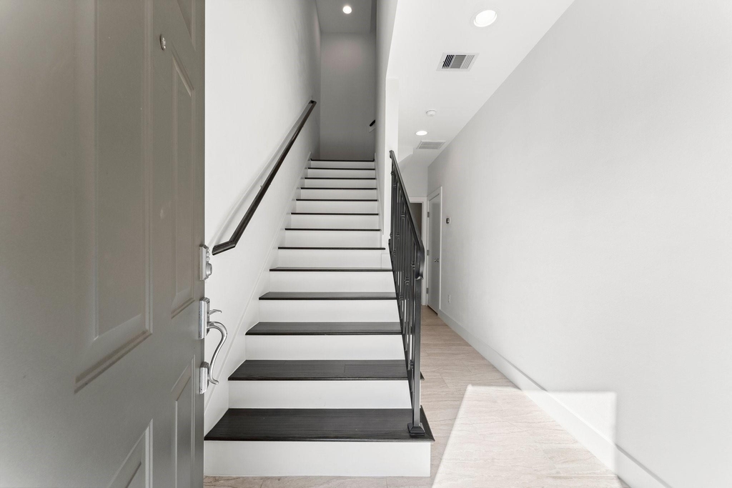 2909 Gillespie Street - Photo 7