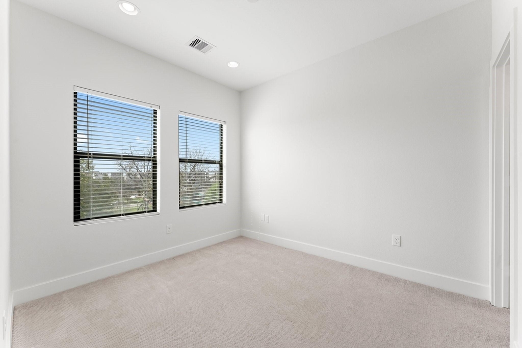 2909 Gillespie Street - Photo 23