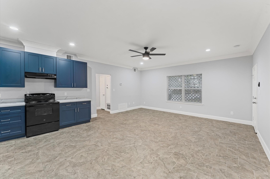 8221 Brockton Street - Photo 2