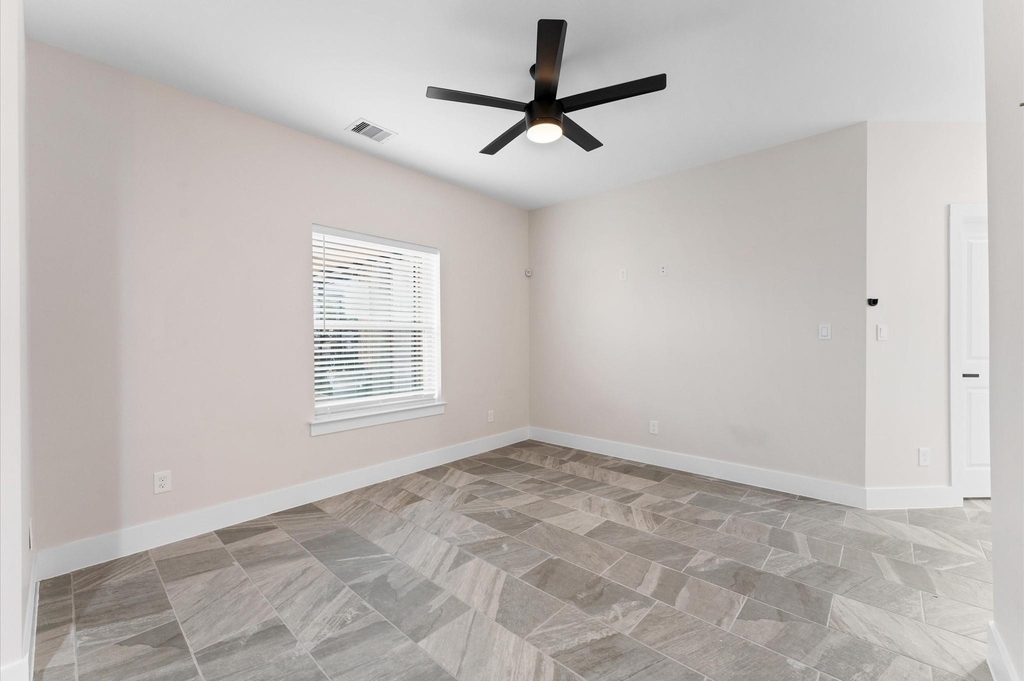 1908 Dismuke Street - Photo 4