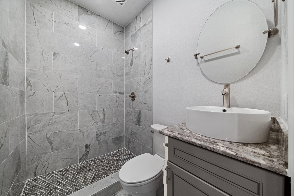 920 Ave L - Photo 8