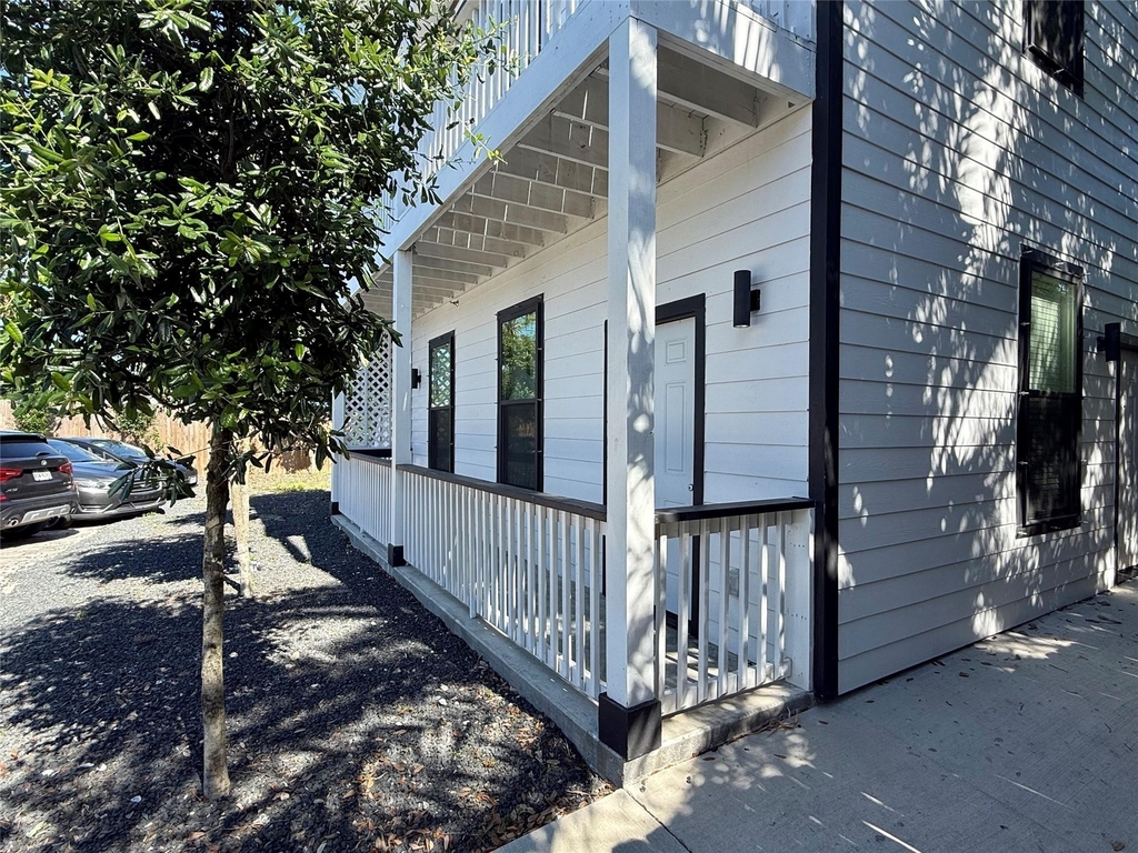 920 Ave L - Photo 3