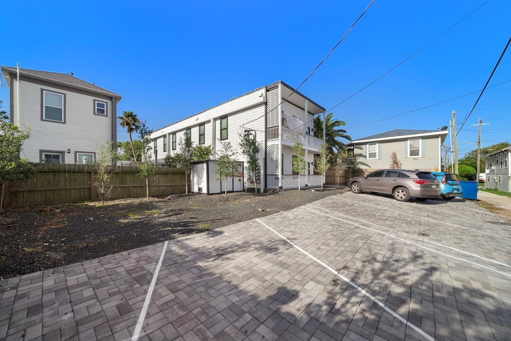 920 Ave L - Photo 10