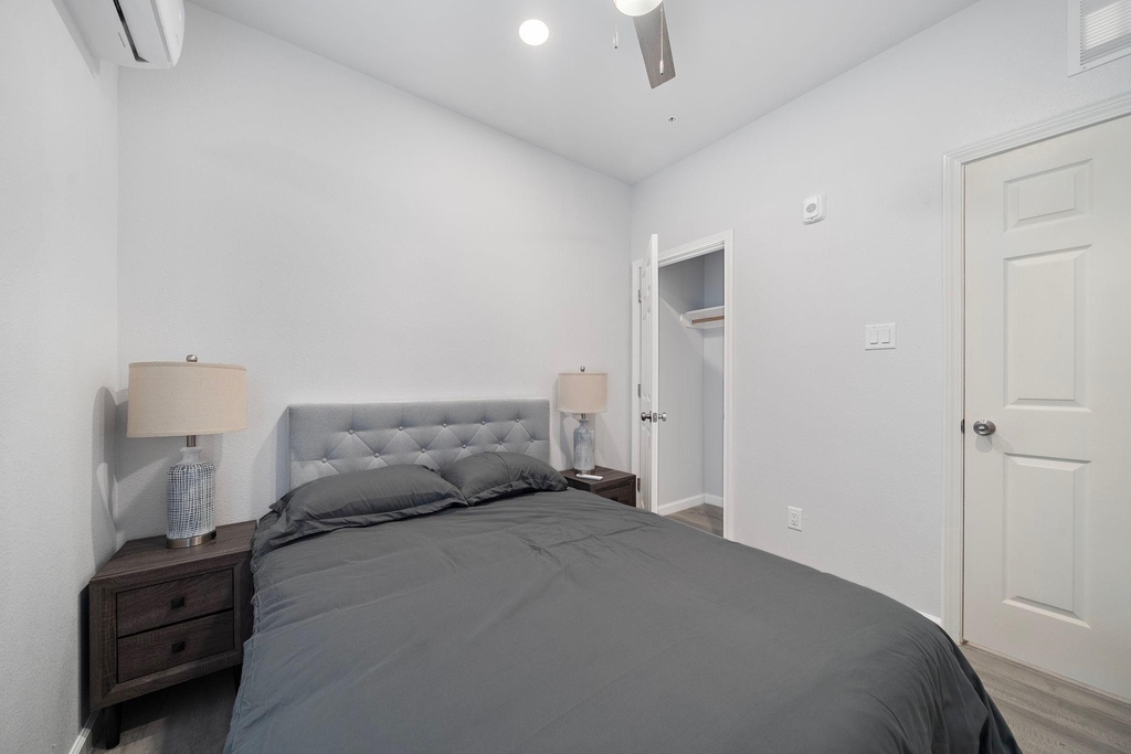 920 Ave L - Photo 5