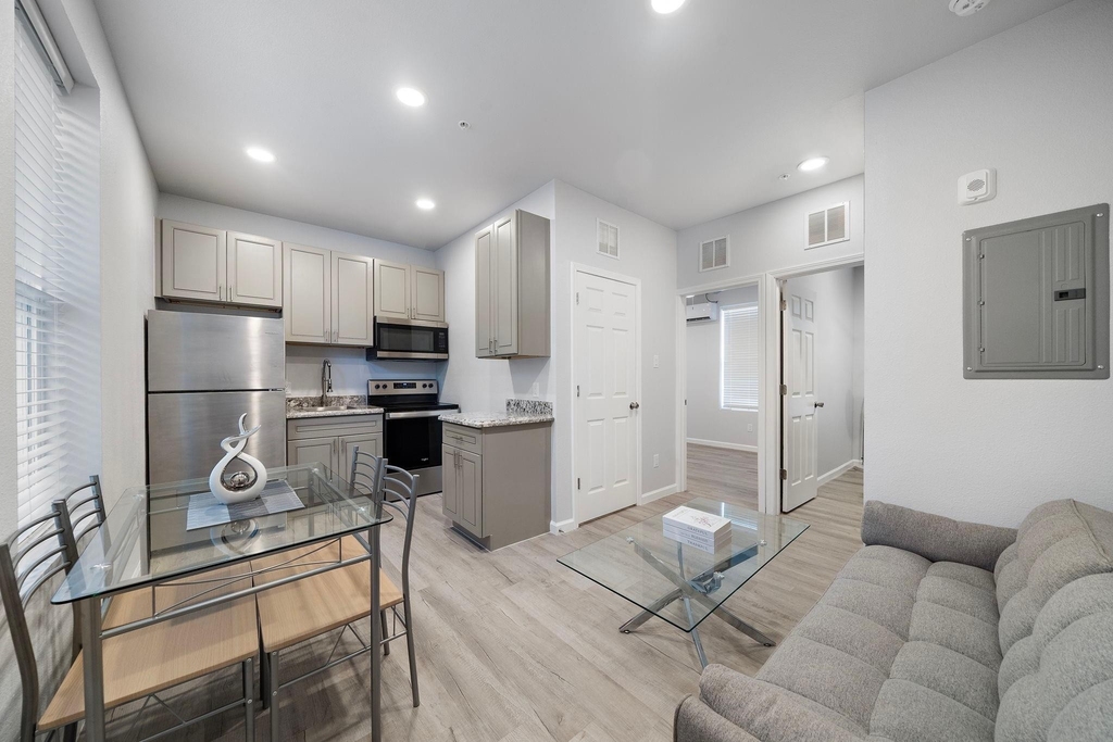 920 Ave L - Photo 6