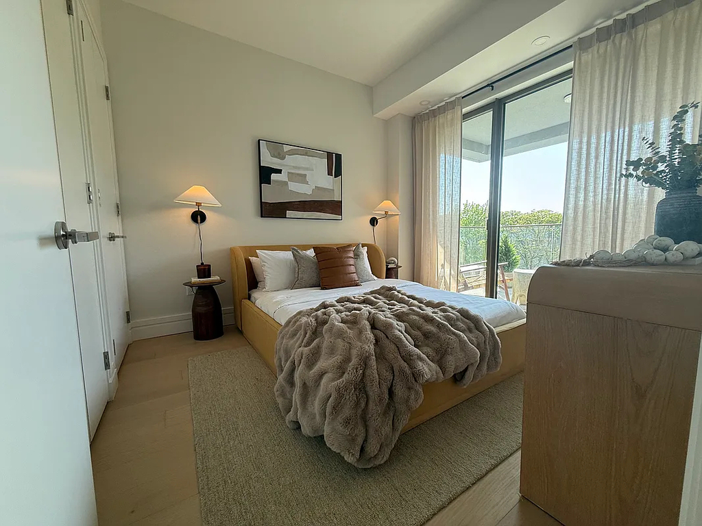 960 Franklin Avenue - Photo 1