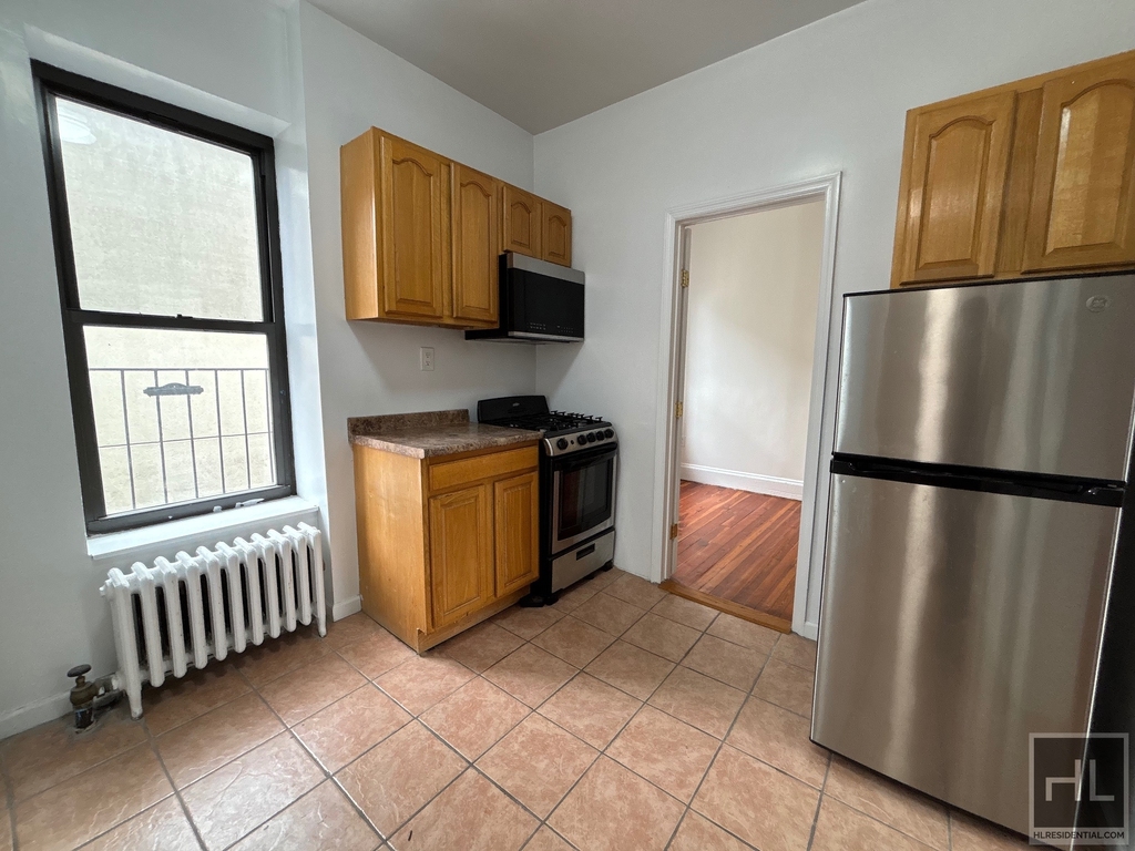 York Avenue - Photo 3