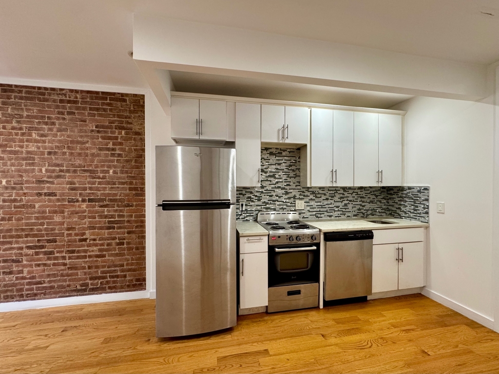 255 West 139th Street - Photo 8