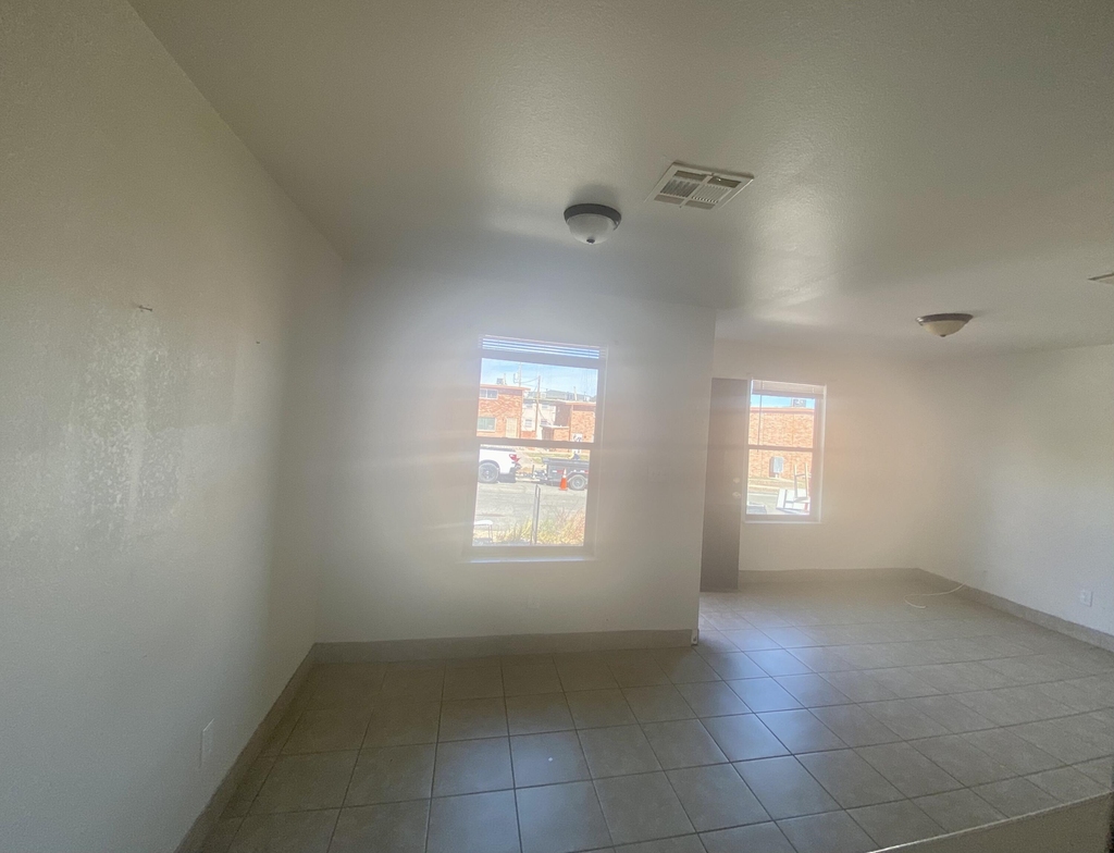 3328 Lincoln - Photo 1