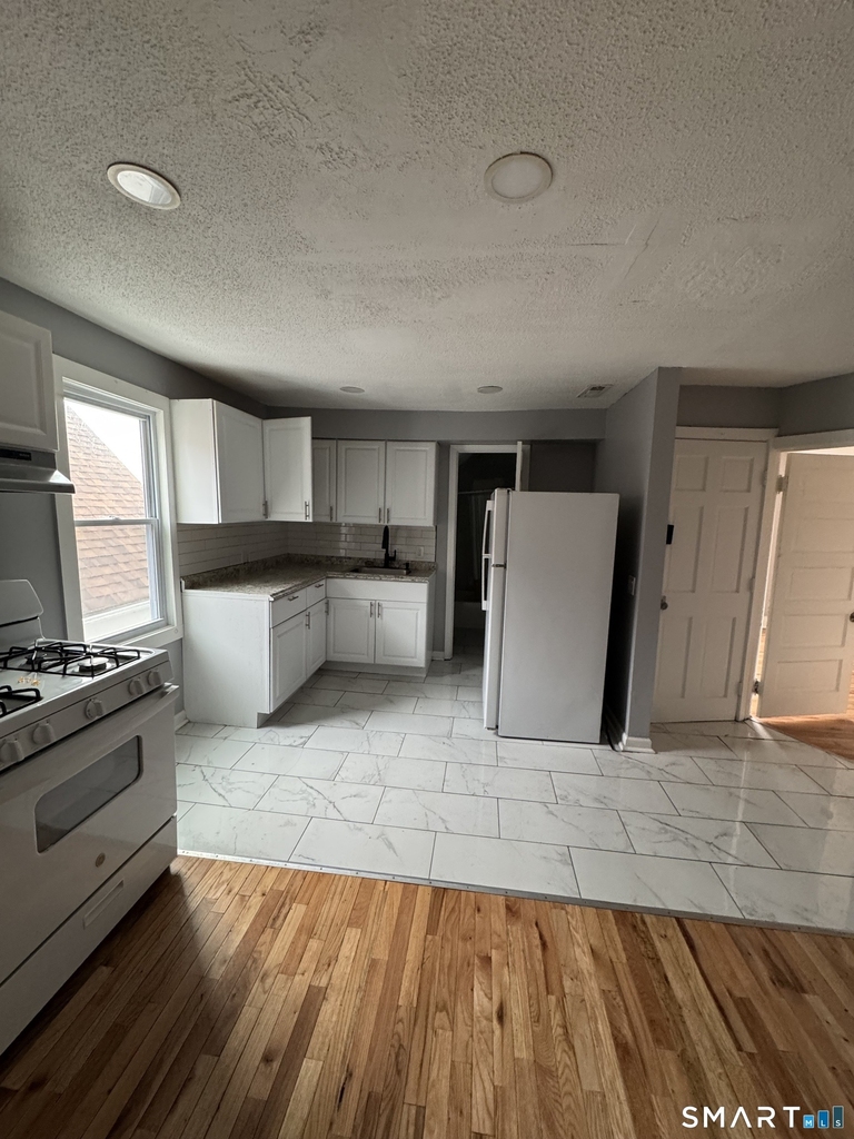 232 View Street - Photo 1