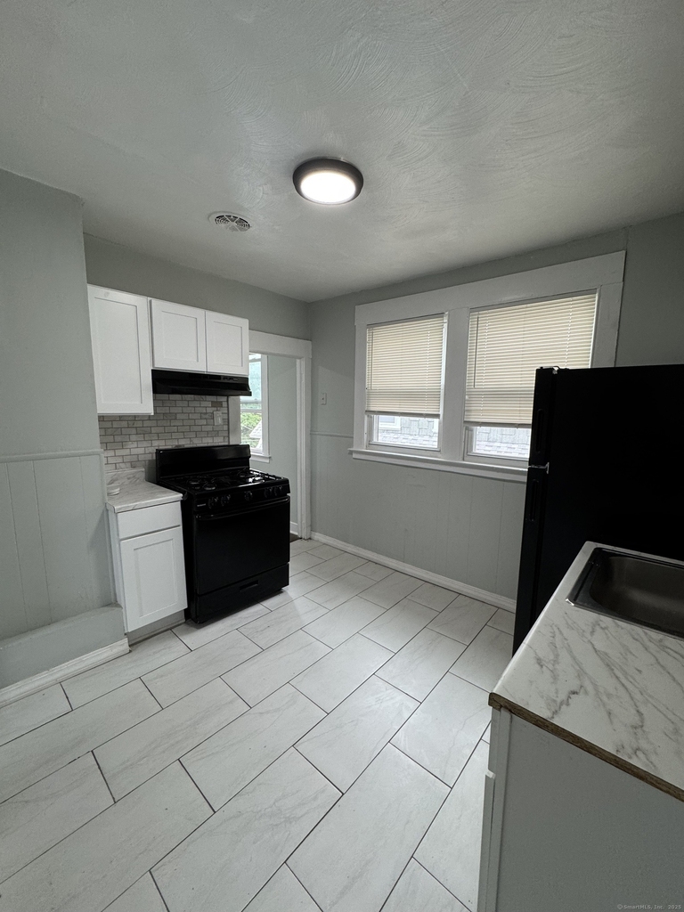 199 English Street - Photo 2