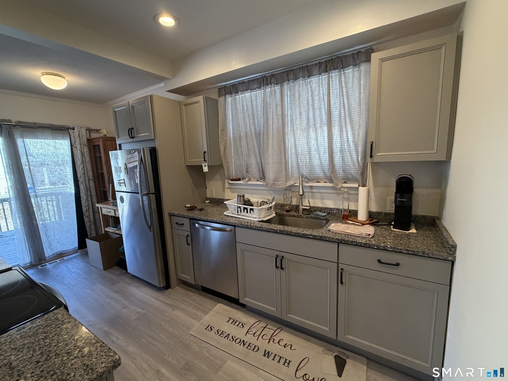 322 Clark Avenue - Photo 4