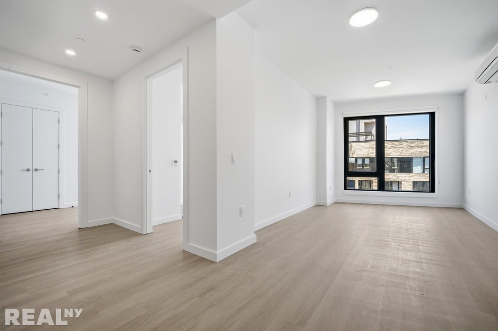 Bedford Avenue - Photo 9