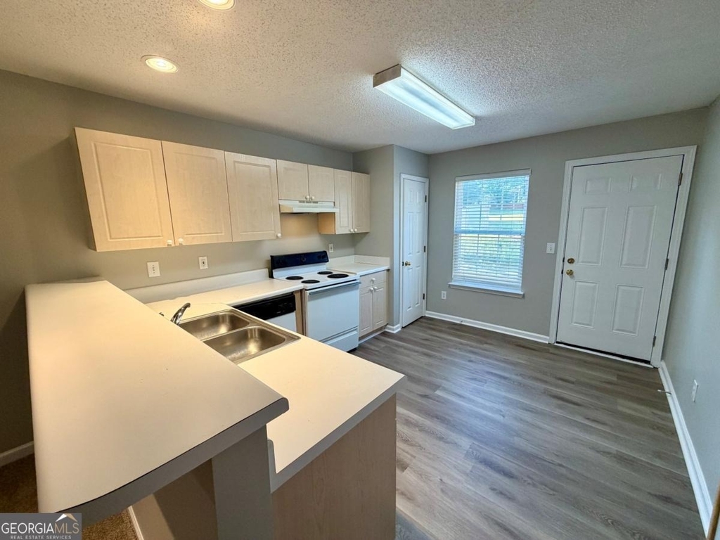 15 Lakeside Circle - Photo 5
